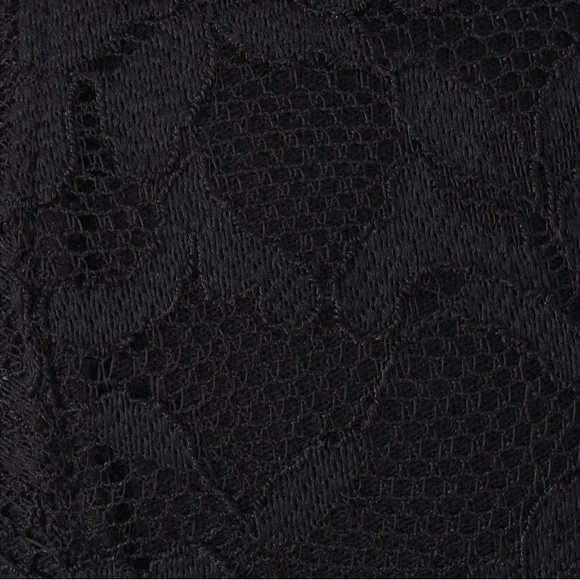 SKIMS Fits Everybody Lace T-Shirt bra - Picture 4 of 6